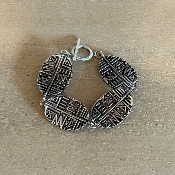 Turquoise and Silver Bracelet - Picture 3 of 4